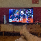 Assistindo uma tv
